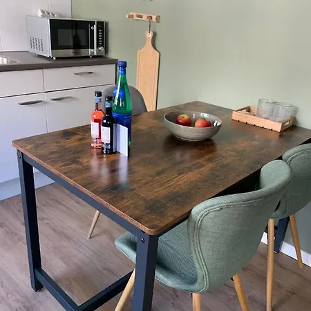 House Parallel Apartment *
