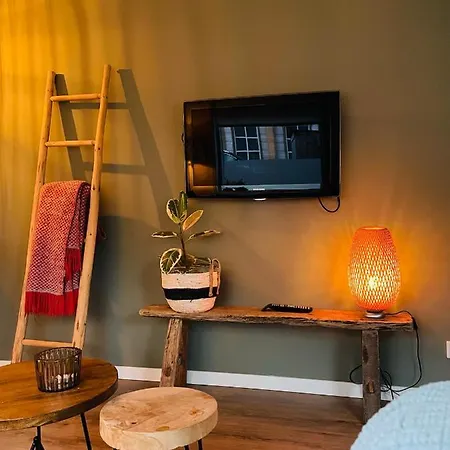House Parallel Apartment