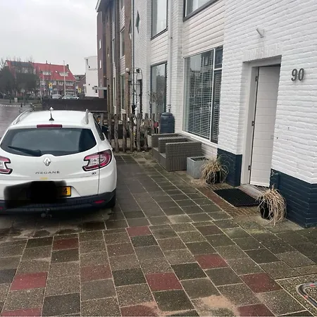 House Parallel Lägenhet *