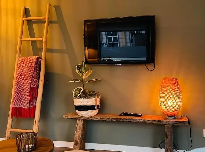 House Parallel Apartment