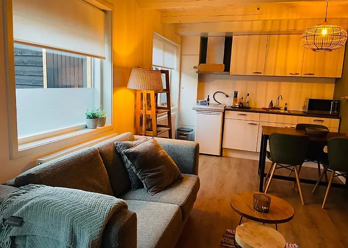 House Parallel Apartment