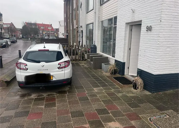 House Parallel Διαμέρισμα *